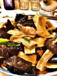 腐竹黑木耳炒肉 腐竹黑木耳炒肉