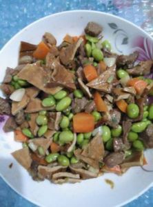 熏乾炒毛豆 熏乾炒毛豆