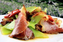 萵筍燜臘肉 萵筍燜臘肉