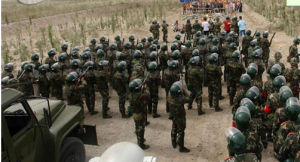 武警新疆某部反恐演習