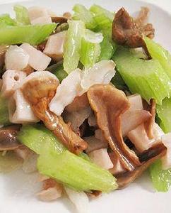 西芹藕丁炒松茸 西芹藕丁炒松茸