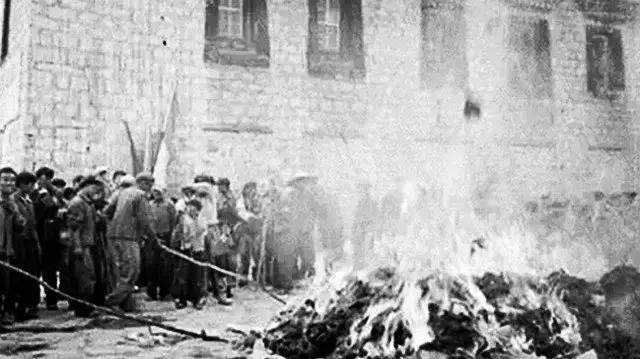 因一事“康熙”盛怒!一才子死後兩年被掘墳碎屍,兩千人跟著遭殃 因一事“康熙”盛怒!一才子死後兩年被掘墳碎屍,兩千人跟著遭殃