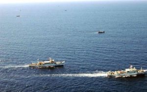 在蘇岩礁附近海域正常執行任務的中國海監船.