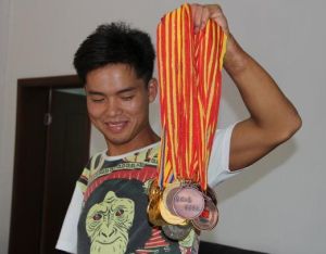 楊光龍[殘疾人游泳運動員]