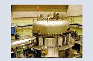合肥“科學島”上的超導托卡馬克核聚變裝置。