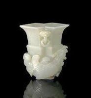 白玉天雞方勝形尊 白玉天雞方勝形尊