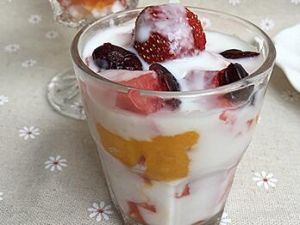 優酪乳水果杯 優酪乳水果杯