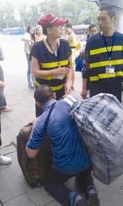 農民工下跪事件 農民工下跪事件