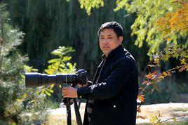 王洪志[遼寧興城人，著名攝影家，筆名：老洪攝影。]