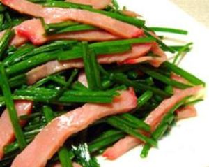 紅腸炒韭菜 紅腸炒韭菜