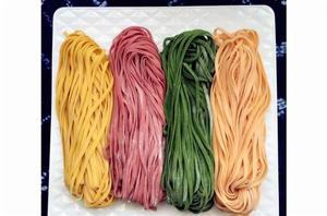 自製天然彩色麵條 自製天然彩色麵條