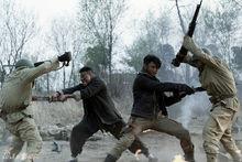 電視劇向著炮火前進劇照