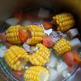 豬尾骨紅蘿蔔玉米湯 豬尾骨紅蘿蔔玉米湯