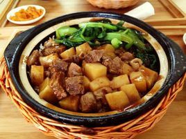 土豆牛腩煲 土豆牛腩煲