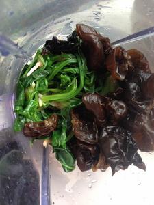 菠菜黑木耳雞蛋餅