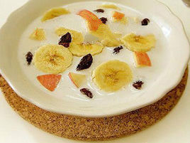 香蕉葡萄乾牛奶 香蕉葡萄乾牛奶