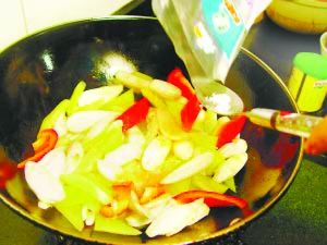 雞腿菇炒萵筍 雞腿菇炒萵筍