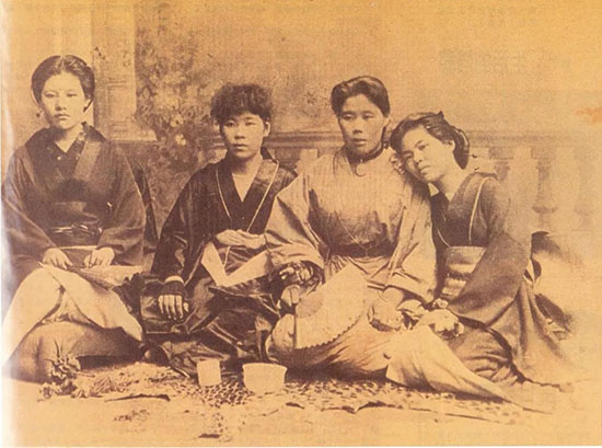 南洋姐喜歡拍照，除了為妓院搞宣傳 她們也把近照寄回家鄉報平安