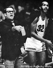 佛羅里達人隊時期的拉里&middot;瓊斯與教練鮑勃&middot;巴斯