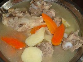 豬骨土豆湯 豬骨土豆湯