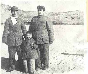 楚圖南與李維漢在平山李家莊