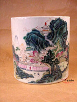 清乾隆粉彩秋山蕭寺圖筆筒圖