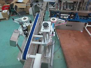 全自動立式圓瓶貼標機 全自動立式圓瓶貼標機