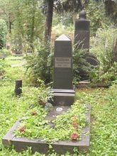 日丹諾夫的墓地
