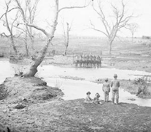 聯邦騎兵在蘇德雷涉水而過。