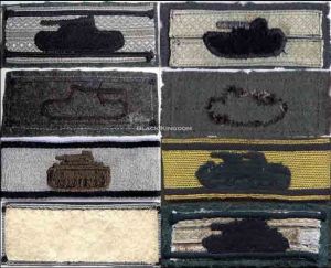 存在多種樣式樣式和材料的手工布製版本。（究竟是戰爭後期物資匱乏？還是布製版本更方便作戰訓練活動方便？很難具體探詢）