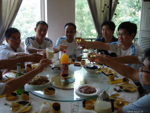 足球隊在金山餃子城聚餐