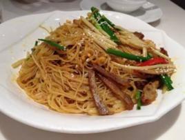 臘肉炒米粉 臘肉炒米粉