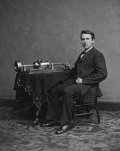 愛迪生與他所發明的早期留聲機