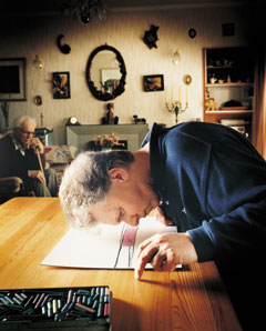 學者症候群瓦洛是一位舉世知名的蘇格蘭畫家，從17歲起就開始展覽畫作。他患有自閉症。