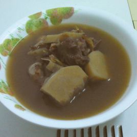 土茯苓炒扁豆太子參煲豬扇骨