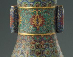 清乾隆掐絲琺瑯貫耳扁瓶 清乾隆掐絲琺瑯貫耳扁瓶