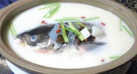 枸杞魚頭豆腐湯 枸杞魚頭豆腐湯
