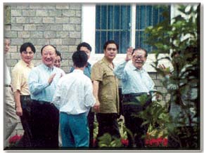 （圖）江澤民來工地視察