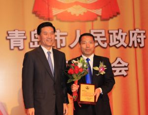 2010年9月謝清祿被青島市人民政府授予“琴島獎”