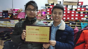 劉雨來與客戶的合影