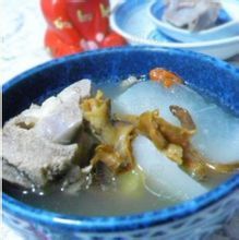 魷魚乾燉蘿蔔排骨湯 魷魚乾燉蘿蔔排骨湯