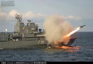 很少見的“馬拉塞斯蒂”號驅逐艦發射反艦飛彈的照片