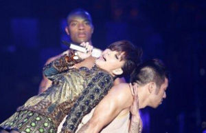 《A級娛樂》 《A級娛樂》