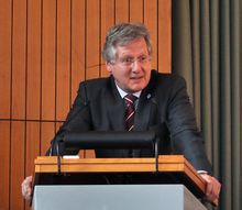 施維爾校長在開學典禮上