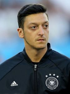 梅蘇特·厄齊爾 梅蘇特·厄齊爾