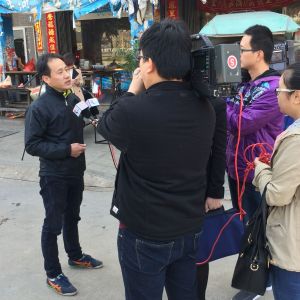 製片人 接受石獅市電視台採訪