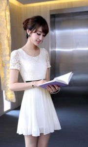 白色雪紡蕾絲連衣裙