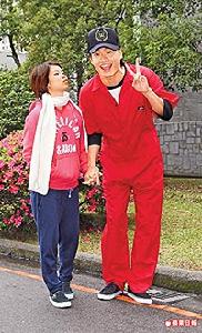 黃鐙輝（右）昨和老婆李偵萁牽手秀甜蜜，分享懷孕喜悅。