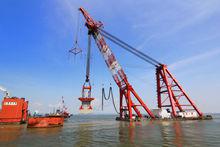 港珠澳大橋墩台吊裝