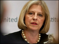 梅伊說，今年至今有22.4萬多人獲得永久居留身份，比去年多出6萬多人。